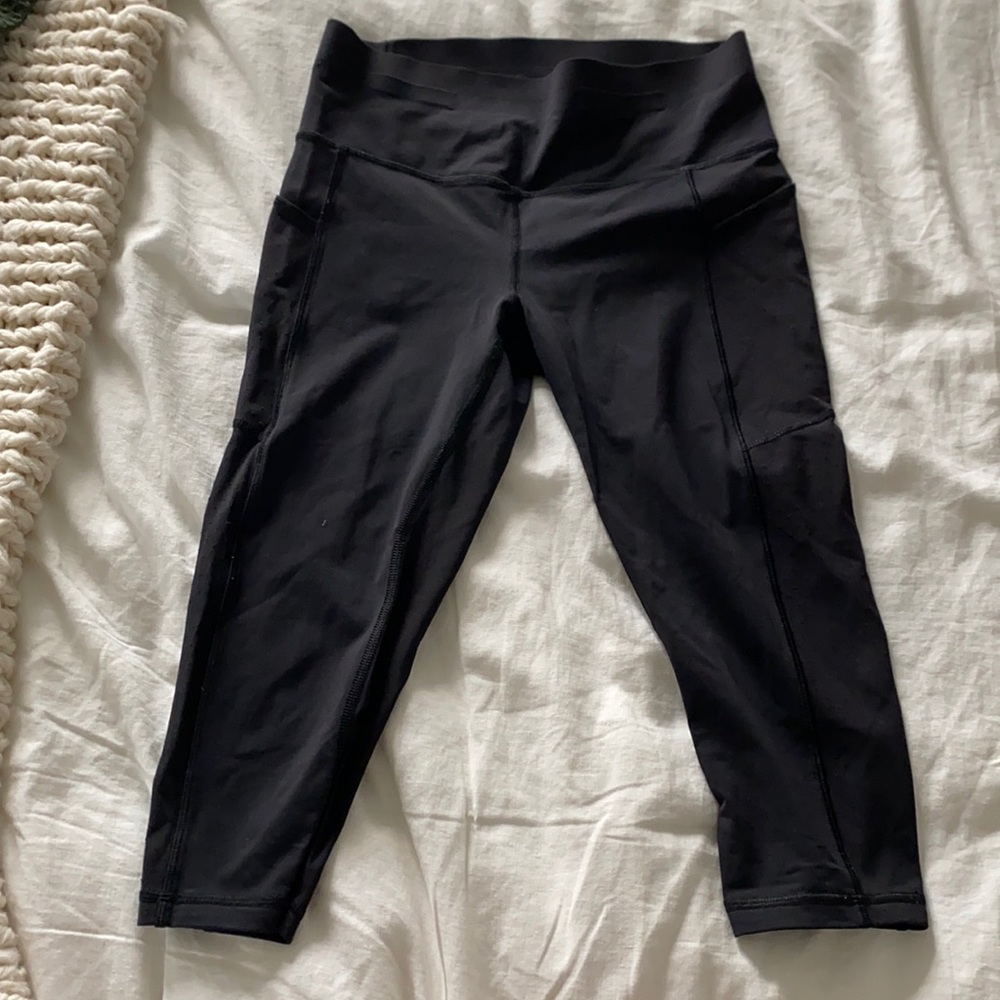 Lululemon Capri black leggings with pockets